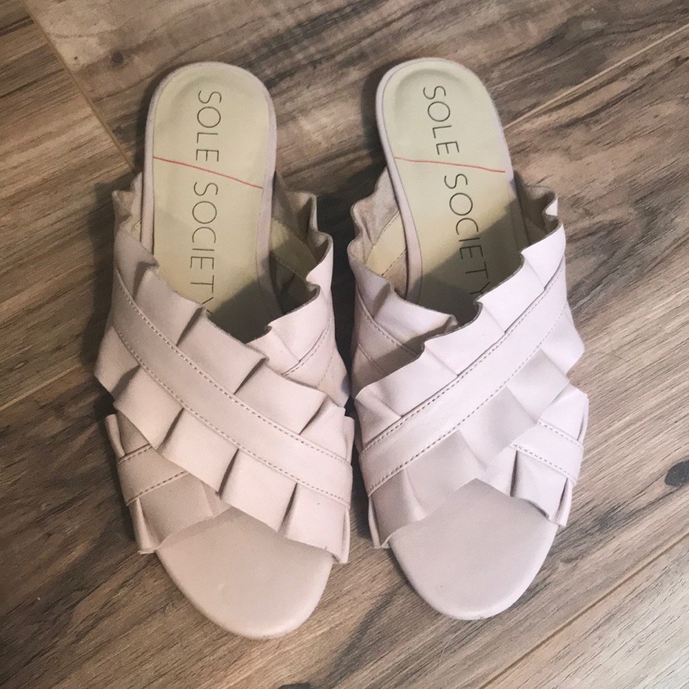 Sole Society Mandi blush ruffle slides